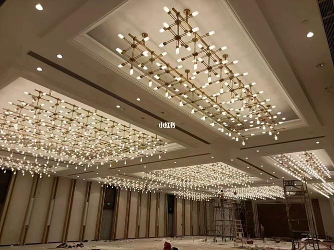 大型酒店宴会厅灯光美陈装置布置道具定制厂家专注大型商业综合体室内